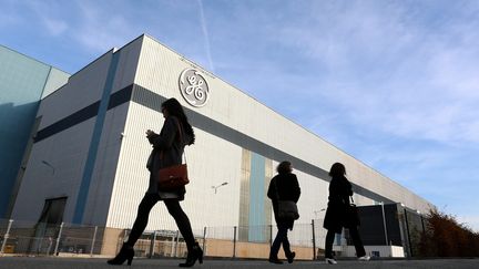 Le logo de General Electric est apposé sur l'ancien site Alstom de Belfort. (MAXPPP)