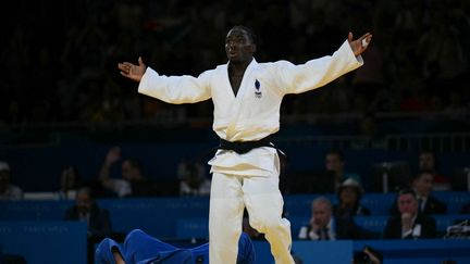 Loin d'être le plus attendu des Français en kimono, Joan-Benjamin Gaba y est aussi allé de sa médaille au judo, le 29 juillet 2024 aux Jeux olympiques de Paris. Un métal précieux récupéré sans être tête de série et en ne butant que sur le numéro 1 mondial azerbaïdjanais, Hidayat Heydarov, en finale. (LUIS ROBAYO / AFP)