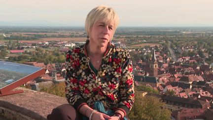 La romancière Agnès Ledig présente "La toute petite reine" à Obernai, en Alsace.&nbsp; (France 3 Alsace)