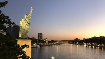 La statue de la liberté située sur l'Île aux Cygnes, dans le 15e arrondissement de Paris (France), en&nbsp;2019 (VALERIA EMANUELE / RADIO FRANCE)