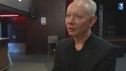 Joe Jackson interviewé par Jacques Perrotte à Caen
 (Culturebox)