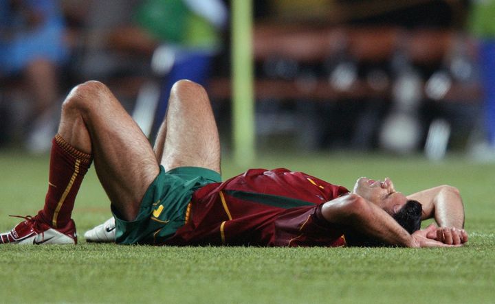 The distress of Luis Figo, after the surprise elimination of Portugal in 2002. (CHRISTOPHE SIMON / AFP)