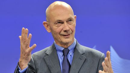 L'ancien directeur g&eacute;n&eacute;ral de l'OMC Pascal Lamy, lors d'une conf&eacute;rence de presse, le 13 janvier 2014, au si&egrave;ge de l'Union europ&eacute;enne, &agrave; Bruxelles (Belgique). (GEORGES GOBET / AFP)