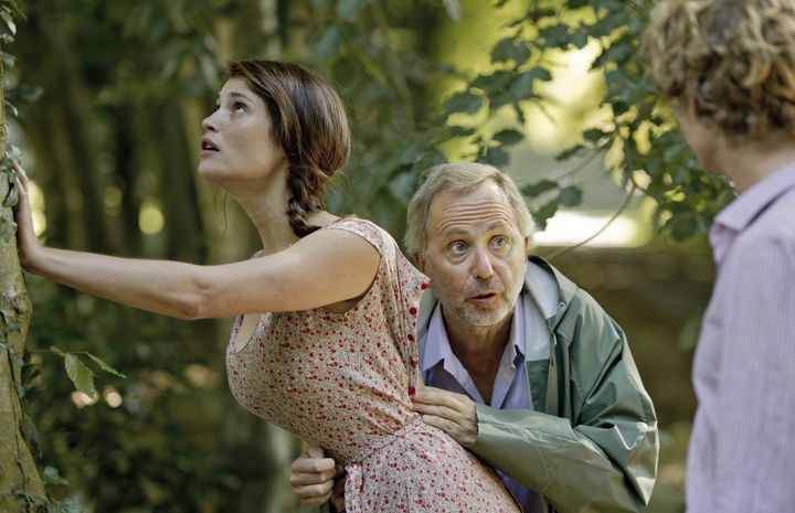 Gemma Arterton et Fabrice Luchini, un duo so chic à la sauce Normande 
 (Jérôme Prébois / Albertine Productions)