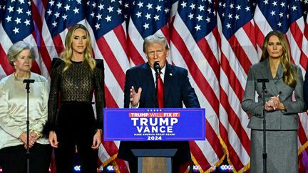 Donald Trump s'exprime lors d'une soirée électorale au West Palm Beach Convention Center à West Palm Beach, en Floride, le 6 novembre 2024. (JIM WATSON / AFP)