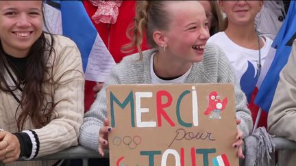 Parade olympique : un succès populaire sur l'Avenue des Champs-Élysées