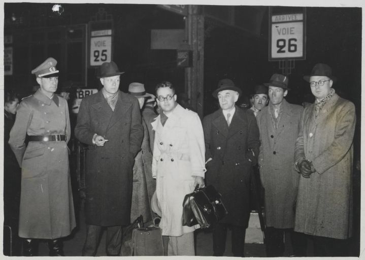 Le retour des écrivains ayant participé au voyage en Allemagne, en gare de l’Est
 (Archives nationales / Alain Berry)