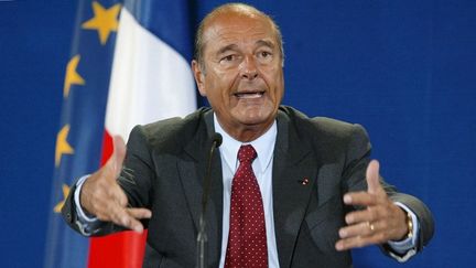 Le président&nbsp;Jacques&nbsp;Chirac au sommet mondial du développement durable de Johannesburg, le 2 septembre 2002. (PATRICK KOVARIK / AFP)