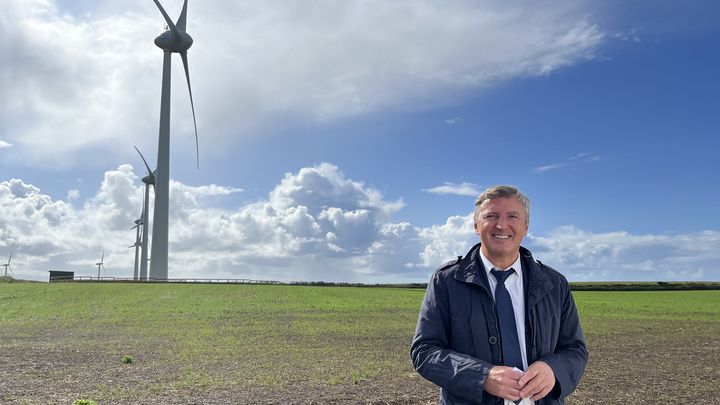 Didier Le Gac, député de la 3e circonscription du Finistère, du parti Territoires de progrès (majorité présidentielle), à Plouarzel (Finistère), le 22 septembre 2023. (LAURIANE DELANOË / RADIO FRANCE)