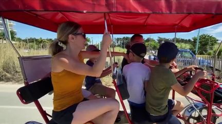 Mardi 26 juillet, découvrez la rosalie, une voiture à pédales. À Saint-Jean-de-Monts, en Vendée, elle est le moyen favori de déplacement pour les vacanciers.&nbsp;&nbsp; (FRANCE 3)