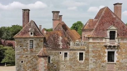 Eure : le vitrail d’un château du XIIe siècle retrouve sa splendeur (FRANCE 3)