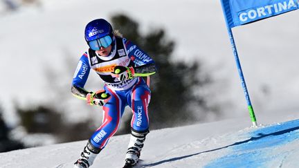 Tessa Worley sur le slalom géant de Cortina d'Ampezzo, samedi 22 janvier 2022. (JURE MAKOVEC / AFP)