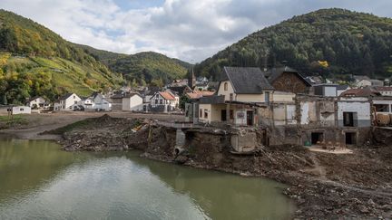 Le village de Rech (Allemagne) dévasté par les inondations du 14 juillet 2021, trois mois après, le 13 octobre 2021.&nbsp; (BORIS ROESSLER / DPA / AFP)