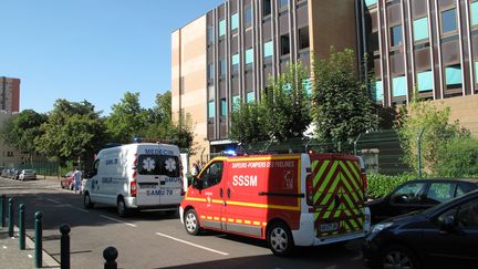 La CAF de Mantes-la-Jolie (Yvelines), o&ugrave; un homme a tent&eacute; de s'immoler par le feu le 8 ao&ucirc;t 2012. (GHERDANE MEHDI / LE PARISIEN / MAXPPP)