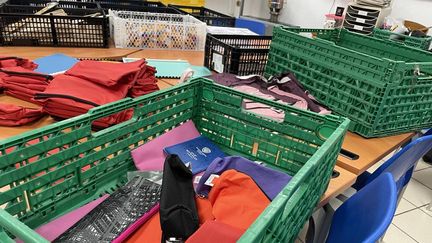 Des fournitures scolaires ont été récoltées par le Secours populaire du Territoire de Belfort en août 2023. (NICOLAS JOLY / RADIO FRANCE)