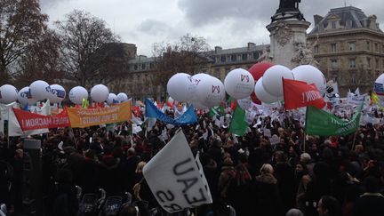 &nbsp; (Les notaireset les huissiers  manifestent à Paris © Nathalie Bourrus - Radio France)