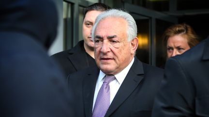 L'ancien directeur g&eacute;n&eacute;ral du FMI, Dominique Strauss-Kahn, &agrave; la sortie du tribunal de Lille, le 18 f&eacute;vrier 2015. (MAXPPP)