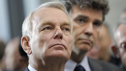 Le Premier ministre, Jean-Marc Ayrault, et le ministre du Redressement productif, Arnaud Montebourg, &agrave; Bouguenais (Loire-Atlantique), le 15 octobre 2012. (JEAN-SEBASTIEN EVRARD / AFP)