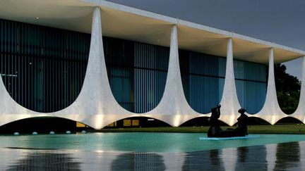 Résidence officielle des présidents brésiliens à Brasilia. Oscar Niemeyer a été chargé de construire la capitale, projet du président Juscelino Kubitschek, à la fin des années 1950.
 (Eraldo Peres/AP/SIPA)