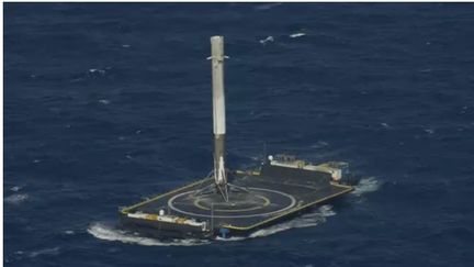 Espace : SpaceX pose le 1er étage de sa fusée