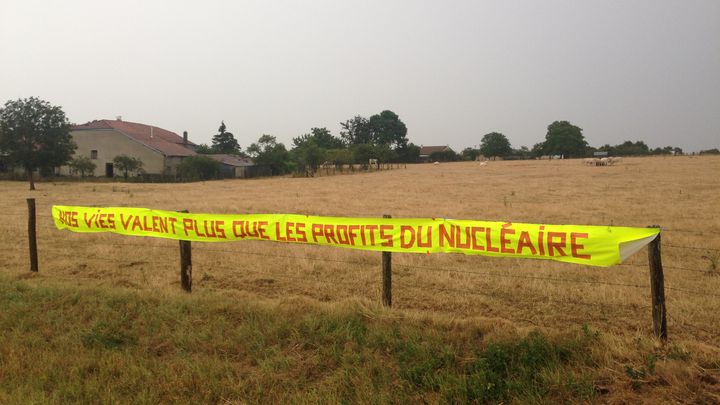 Sur une route pr&egrave;s de Bure (Meuse), le 4 ao&ucirc;t 2015. (ILAN CARO / FRANCETV INFO)