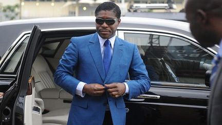 Teodorin Nguema Obiang, fils du président de Guinée équatoriale Teodoro Obiang et vice-président du pays en charge de la sécurité et de la défense, arrive à la cathédrale de Malabo pour célébrer son 41e anniversaire, le 25 Juin, 2013  (AFP PHOTO / JEROME LEROY)