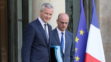 Le ministre de l'Economie et des Finances Bruno Le Maire et le ministre de l'Education nationale Jean-Michel Blanquer à l'issue du Conseil des ministres, le 21 octobre 2019 à l'Elysée à Paris (JACQUES DEMARTHON / AFP)