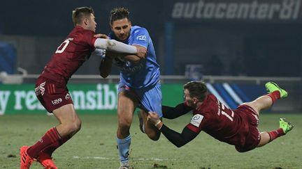 Le centre castrais, Antoine Zeghdar, contre les Irlandais du Munster, le 14 janvier 2022. (FRED SCHEIBER / AFP)