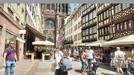 Les touristes étrangers de retour à Strasbourg, le 26 juillet 2022. (MAGALI FICHTER / RADIO FRANCE)