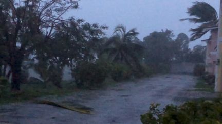 L'Oceanhill Boulevard, à Freeport, sur Grand Bahama Island (Bahamas), est battu par les vents de l'ouragan Dorian, le 2 septembre 2019. (REUTERS)