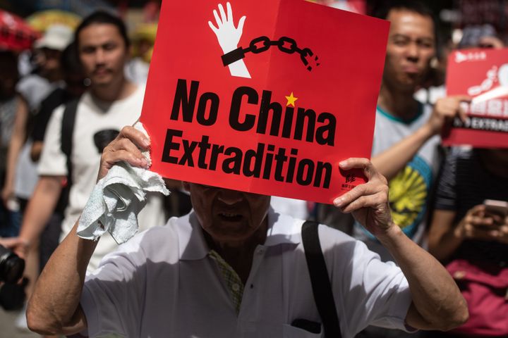 Un manifestant à Hong Kong, le 9 juin&nbsp;2019.&nbsp; (PHILIP FONG / AFP)