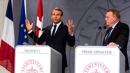 Le président français Emmanuel Macron et le Premier Ministre danois&nbsp;Lars Loekke Rasmussen, le 28 août 2018 à Copenhague, au Danemark.&nbsp; (GETTY IMAGES)