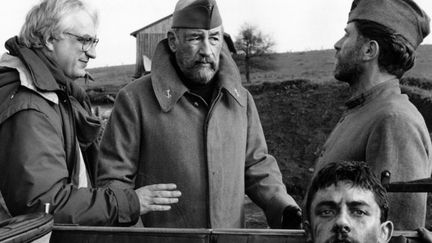 Bertrand Tavernier (à gauche) avec Philippe Noiret sur le tournage de "La vie et rien d'autre"
 (DR)