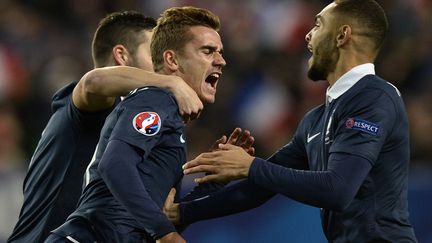 Antoine Griezmann f&ecirc;te son but face &agrave; l'Albanie, le 14 novembre 2014, &agrave; Rennes (Ille-et-Vilaine). (FRANCK FIFE / AFP)