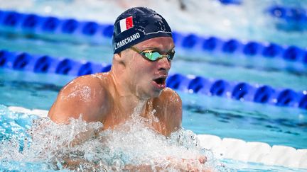 Léon Marchand : revoyez les courses du nageur français, qualifié pour les demies du 200 m papillon et du 200 m brasse aux JO 2024