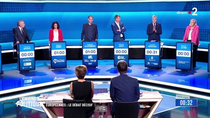 François Bayrou, Manon Aubry, Raphaël Glucksmann, Yannick Jadot, Laurent Wauquiez et Marine Le Pen, le 22 mai 2019 sur le plateau de France 2. (FRANCE 2)