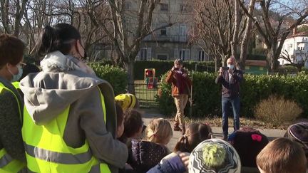 EHPAD : des enfants écrivent des lettres réconfortantes pour rompre l’isolement des personnes âgées