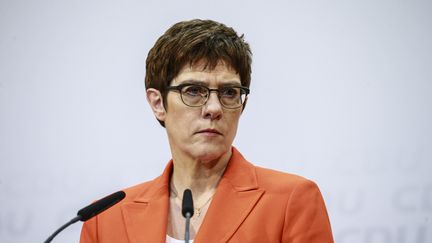 La présidente démissionnaire de la CDU,&nbsp;Annegret Kramp-Karrenbauer, lors d'une conférence de presse le 7 février 2020 à Berlin. (ABDULHAMID HOSBAS / ANADOLU AGENCY / AFP)