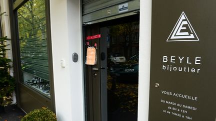 S&eacute;zanne (marne), le&nbsp;29/11/13 -&nbsp;Facade de la bijouterie dans laquelle un braqueur a &eacute;t&eacute; tu&eacute; par le propri&eacute;taire (MAXPPP)