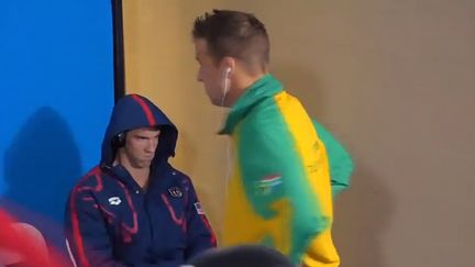 Le regard noir de Michael Phelps dans la chambre d'appel