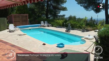 Vacances : partager la piscine du voisin