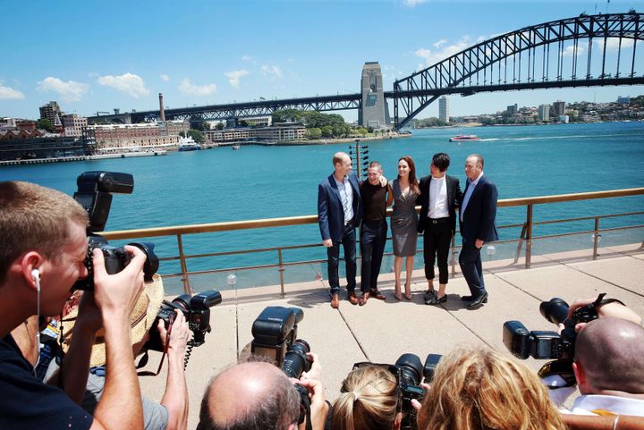 Angelina Jolie avec l'équipe de son film "Unbroken" à Sydney.
 (Sam Ruttyn/Newspix/REX/REX/SIPA)