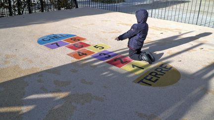 "Pièces à conviction". Enfants placés: les sacrifiés de la République (Enfants placés: les sacrifiés de la République / PIÈCES A CONVICTION / FRANCE 3)