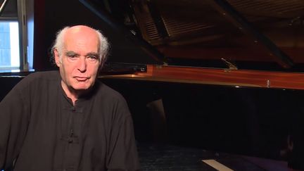 Le compositeur et pianiste Alain Kremski lors du concert "Le feu des visions" au Collège des Bernardins
 (capture d&#039;écran )