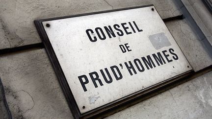 &nbsp; (Plaque "Conseil des Prud'hommes" à Perpignan -photo pretexte © Maxppp)