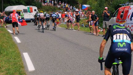 Alejandro Valverde lâché dans l'ascension vers Hautacam