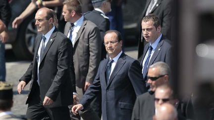 &nbsp; (François Hollande entouré par ses agents de sécurité en 2013, lors du défilé du 14 juillet sur les Champs-Elysées © MaxPPP)