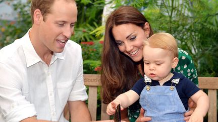 &nbsp; (Le prince William, son épouse Kate et leur bébé George  © MaxPPP)