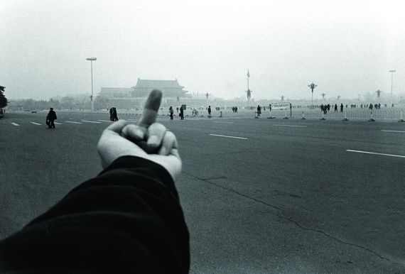 "Etude de perspective &ndash; Tian'anmen",&nbsp;1995-2003, tirage n&amp;b. (AI WEIWEI)