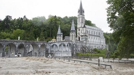Le d&eacute;bordement du Gave de Pau &agrave; Lourdes (SANCTUAIRES NOTRE DAME DE LOURDES)
